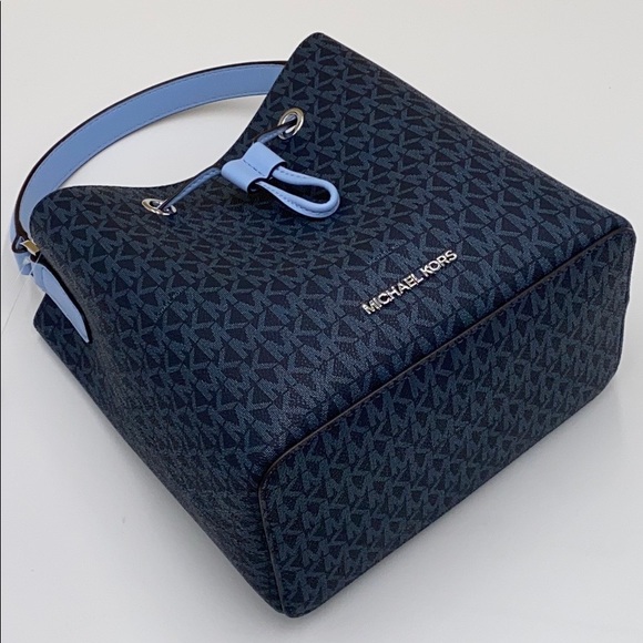 MICHAEL KORS SURI MEDIUM BUCKET MESSENGER LT SKY - Picture 9 of 15